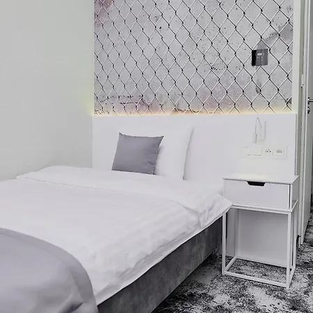 Hotell Tulip Zyrardow